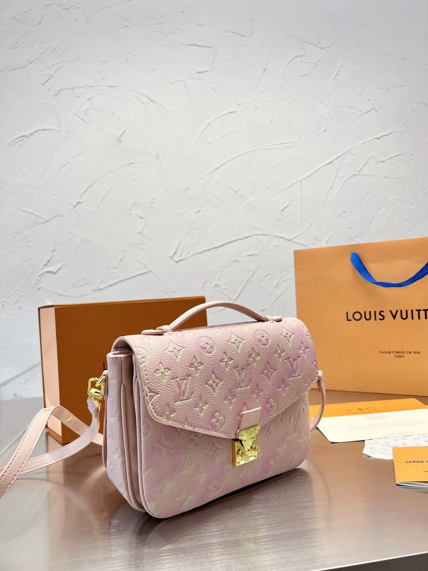 LB694 2022 Pochette Metis Handbag / 9.8 x 7.5 x 2.8 inches
